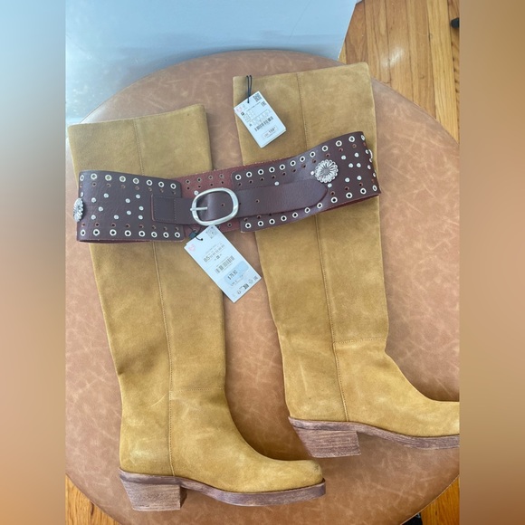 NWT ZARA 100% COW Boots size USA 7.5 38
USA 8 49
🚨FINAL PRICE NO ACCEPT OFFER - Picture 13 of 16